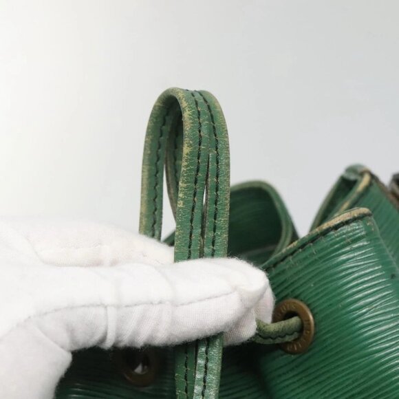 LOUIS VUITTON Epi Petit Noe Shoulder Bag Green M44104 LV Auth 127973 - Picture 10 of 16